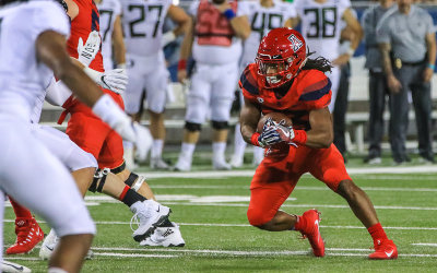 Wildcats RB JJ Taylor cuts up field for a short gain