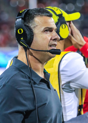 Oregon Ducks Head Coach Mario Cristobal on the sidelines