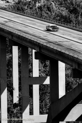 1958 Pontiac - Bacunayagua Bridge