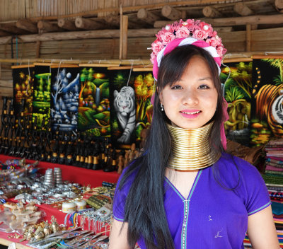 12-Baan Tong Luang villager/Karen long neck tribe