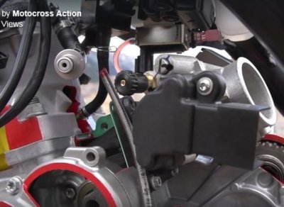 Crankcase pressure sensor and Oil Pump