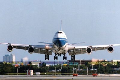 1994 - Varig Airlines B747 landing on runway 30 in a stiff crosswind from the southwest