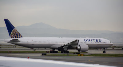 United B-777-300ER taxi out for take off at SFO, April 2017
