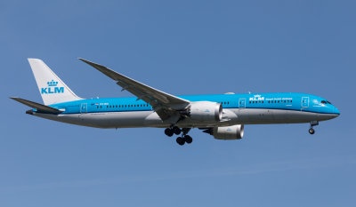 KLM 787-9 approaching JFK Runway 22L, summer 2018