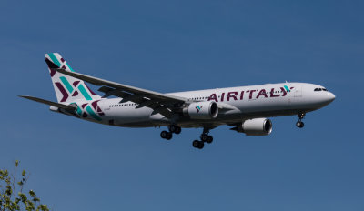 Air Italy's A-330 in its new livery approaching JFK 22L