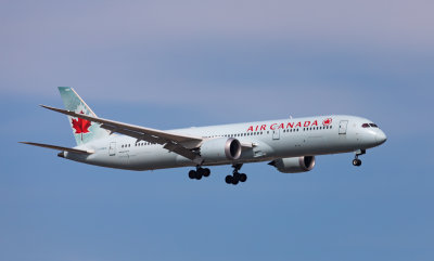 Air Canada B-787-9 Approaching EWR, June 2018