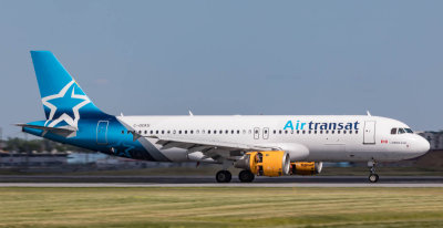 Air Transat A-320 decelerates at YUL