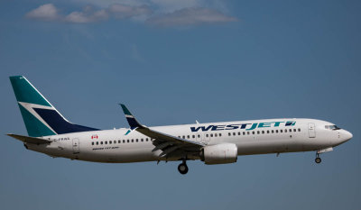 Westjet's B-737-800 approaching YUL Runway 24R