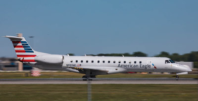 American Eagle ERJ lands at YUL