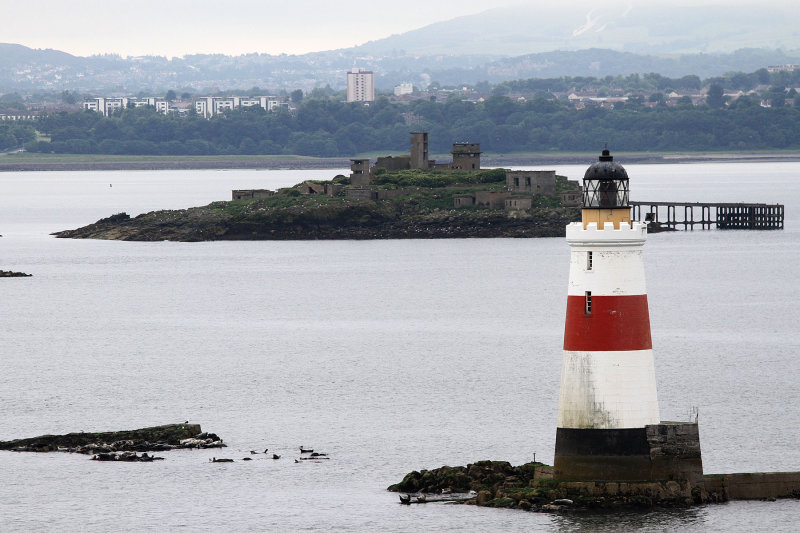 Oxcars lighthouse & ruins in the Firth of Forth