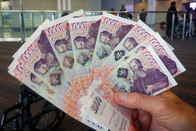 Got a little Icelandic money before we left home. Looks like a lot of money but each 1000 krone bill is less than $10.