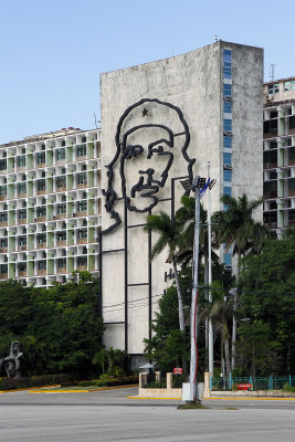 Bus took us to Revolution Square. This is Che Guevara. He's everywhere in Cuba. 