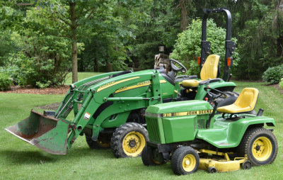 John Deere 3520 Loader Tractor, with the 318