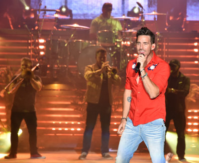 Jake Owen performing at Country Concert 2017