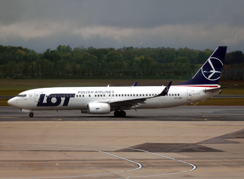 B737-800 SP-LWC