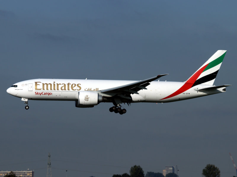 B777-200 A6-EFM