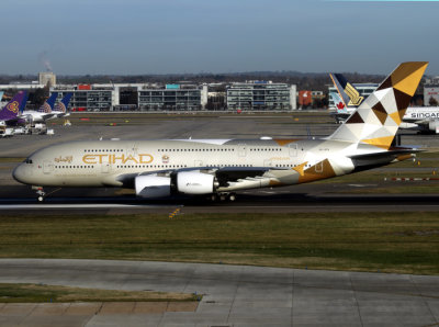 A380 A6-APA 