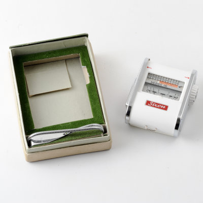 03 Vintage Gossen Sixon Light Exposure Meter Boxed + Strap & Instructions.jpg