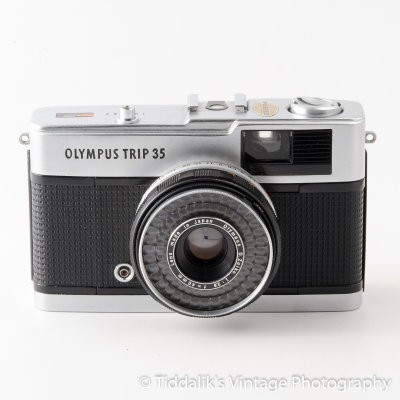 02 Olympus Trip 35 Silver Button Ver. 35mm Camera + Sunpak DC3 Flash.jpg