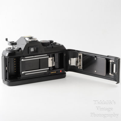 05 Nikon F-301 (N-301) 35mm Film SLR Camera Body.jpg