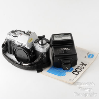 06 Minolta X-300 35mm SLR Film Camera Body with Auto 200X Flash.jpg