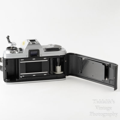 05 Minolta X-300 35mm SLR Film Camera Body with Auto 200X Flash.jpg