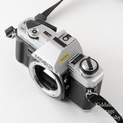 04 Minolta X-300 35mm SLR Film Camera Body with Auto 200X Flash.jpg