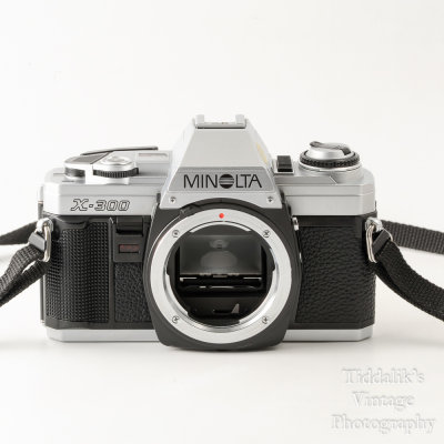 02 Minolta X-300 35mm SLR Film Camera Body with Auto 200X Flash.jpg