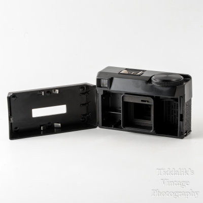 05 Kodak 26 Instamatic 126 Film Cartridge Camera with Case & Instructions.jpg