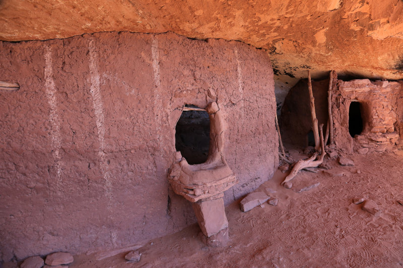 00101-3B9A8760-Inside Moon House Ruin.jpg