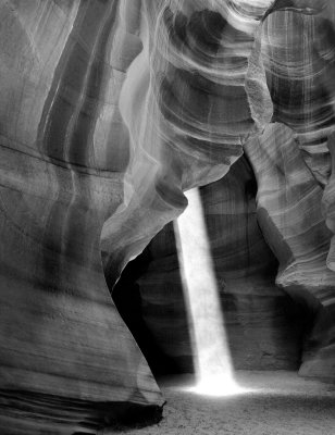 0016-IMG_2462-Upper Antelope Canyon Lightbeam.jpg