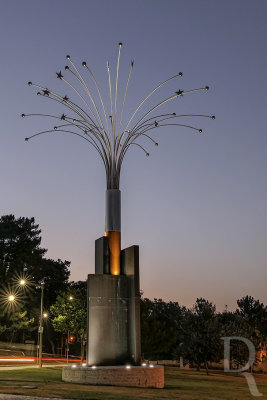 Monumento Evocativo do 16 de Maro de 1974, por Jos Santa-Brbara