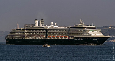 Navios de Cruzeiro - Holland America's, 290 meters (951 feet) long,  MS Osterdam