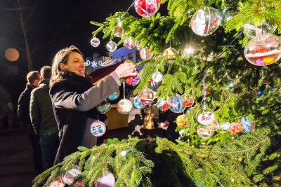 Rond de Joris Linssen'  Kerstboom in Leerdam