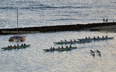 2010 - Tourists going out for fun in outrigger canoes from the Hilton Hawaiian Village area