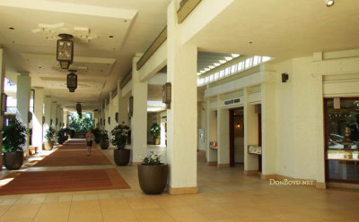 2010 - the open air lobby and shops at the Marriott Wailea Beach Resort
