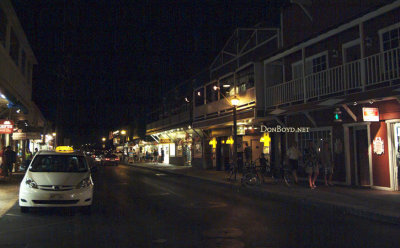 2009 - downtown Lahaina at night