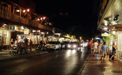 2009 - downtown Lahaina at night