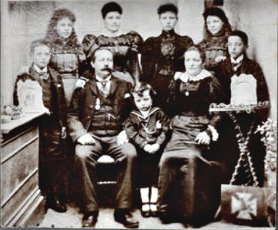 1898 FAMILY GROUP