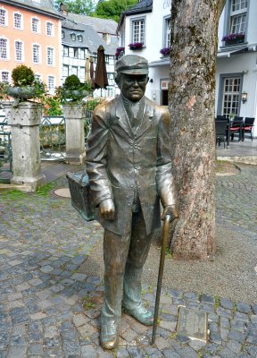 Paul Maassen Bronze Statue