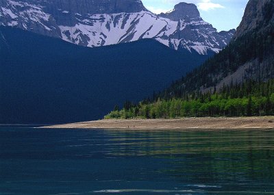 DISTANT COUPLE ON THE SHORE 