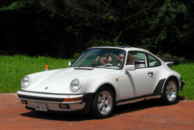 1984 911 Turbo (930). Randy, my fellow Tour & Rally Committee co-chair, served as tour sweeper with the help of Michelle. (1364)