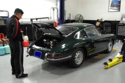 Early 911 at Porsche Club of America, Chesapeake Region, Tech Session at Ralph's Auto Service in Reisterstown, MD (DSCN1702)