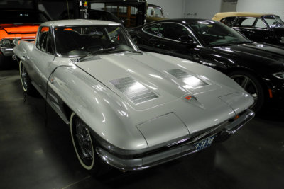 1963 Chevrolet Corvette Sting Ray (two words in 1963 through 1967) (2563)