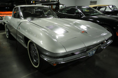 1963 Chevrolet Corvette Sting Ray (two words in 1963 through 1967) (2565)