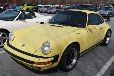 Porsche 911, spectator parking lot, Porsche Swap Meet in Hershey, PA (0647)