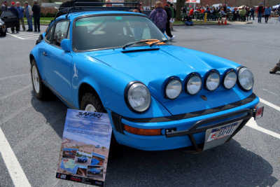 Porsche 911 Safari 4, a 1982 911SC customized by Leh Keen, People's Choice Concours, Porsche Swap Meet in Hershey, PA (0807)