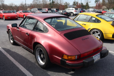 Porsche 911 Carrera, spectator parking lot, Porsche Swap Meet in Hershey, PA (0643) 