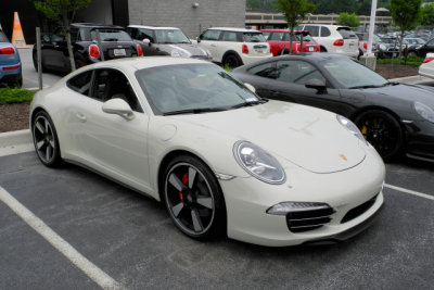 DISPLAY OF SIGNIFICANT PORSCHES: 2014 Porsche 911 50th Annivesary Edition (3176)