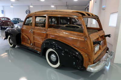 1942 Oldsmobile Special 66 Station Wagon (1000)